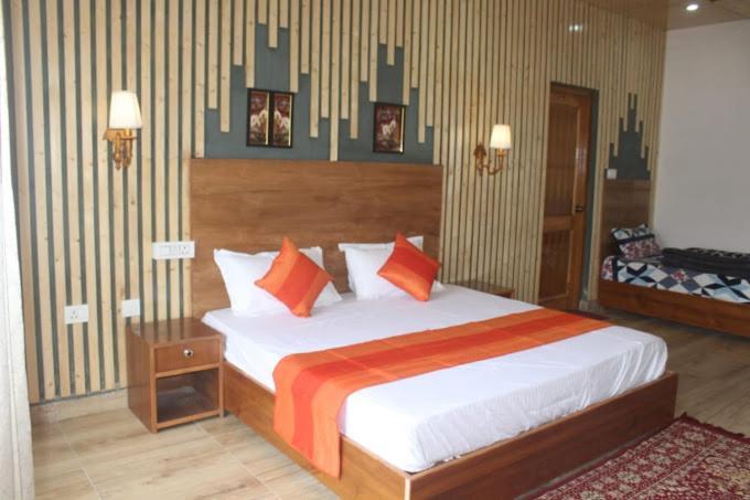 Starry Sky Hotel Joshīmath Eksteriør billede